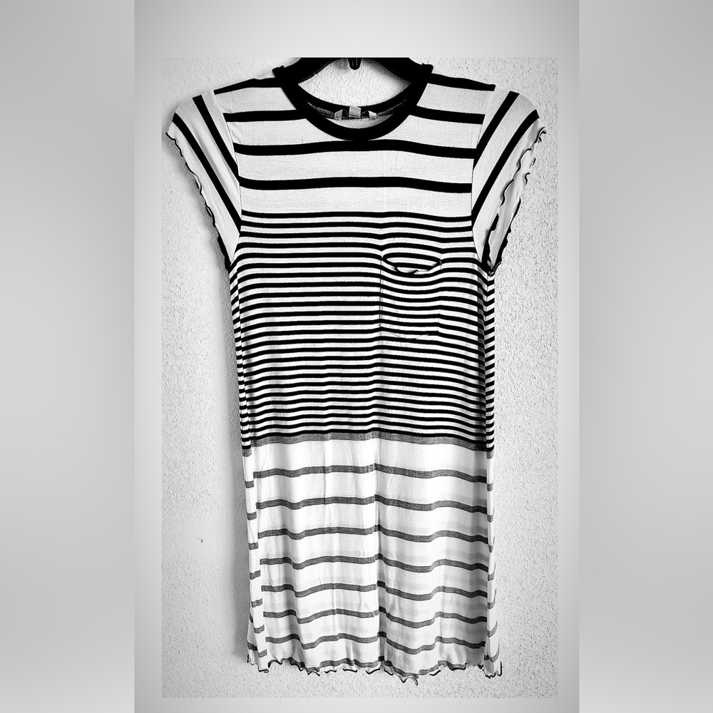 Brand: American Eagle Outfitters — Size: Medium — Condition: VGUC